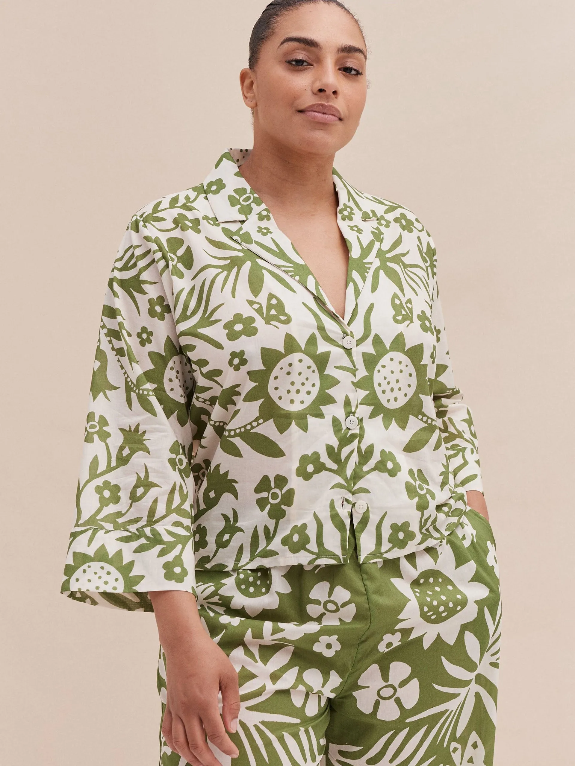 Boxy shirt and wide leg trouser set Fabelei print green and cream